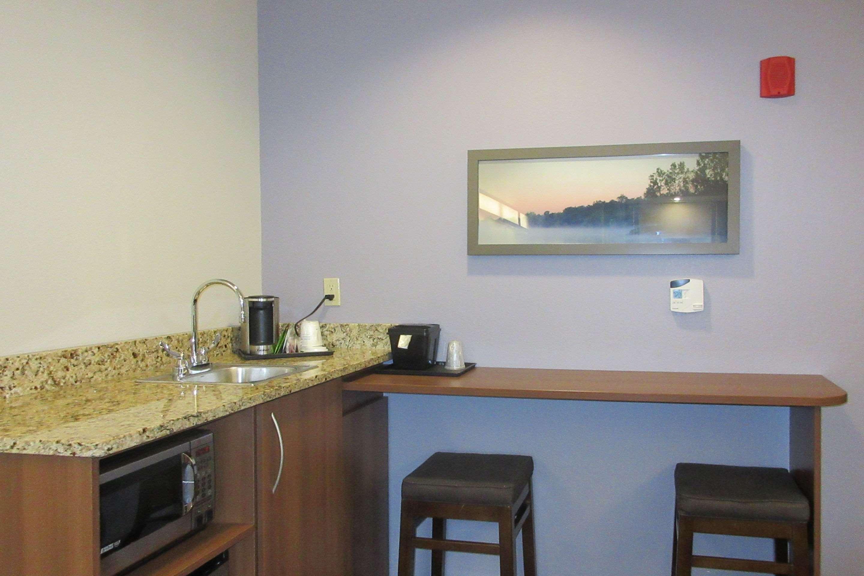 Quality Inn & Suites Caldwell I-77 Extérieur photo
