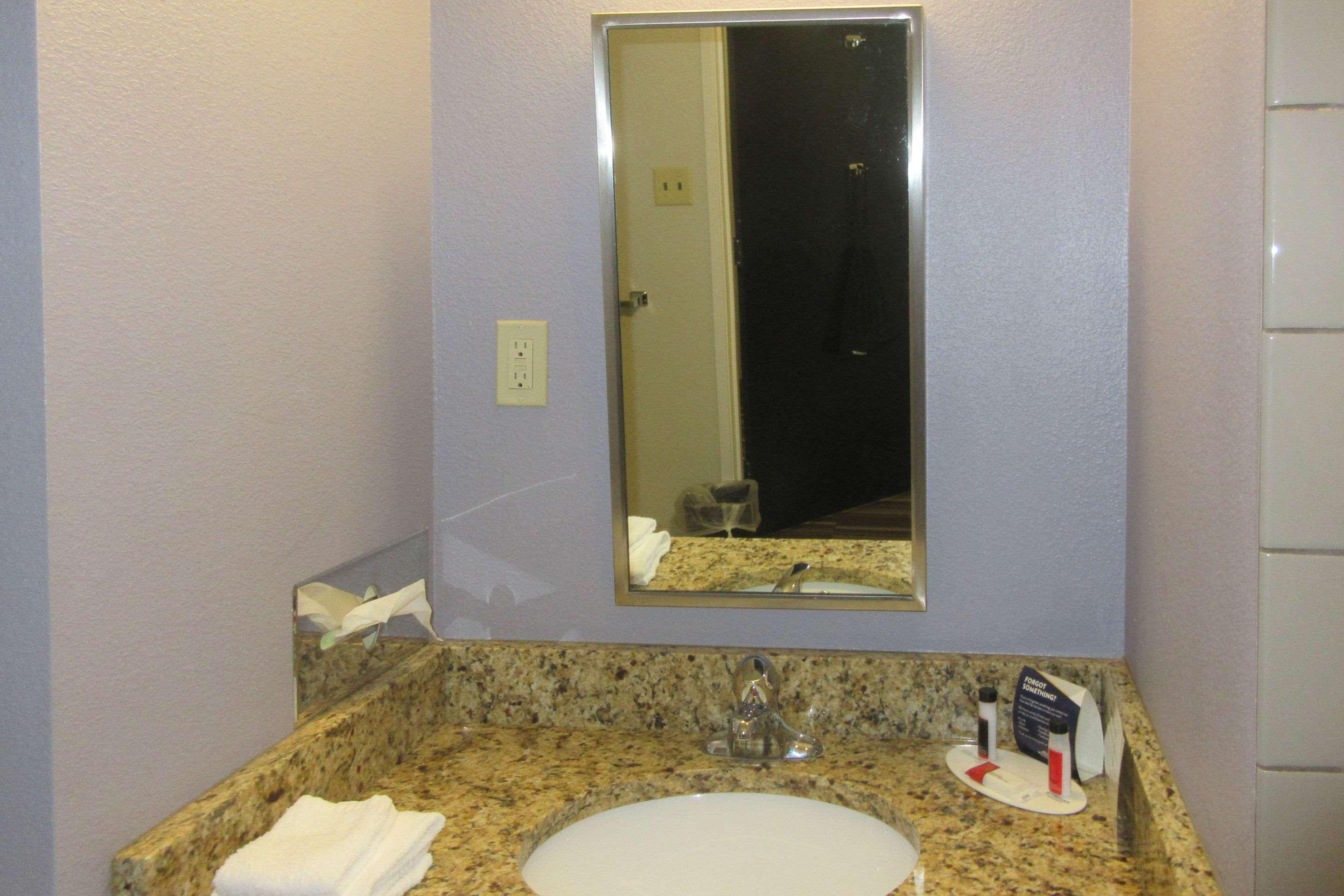 Quality Inn & Suites Caldwell I-77 Extérieur photo